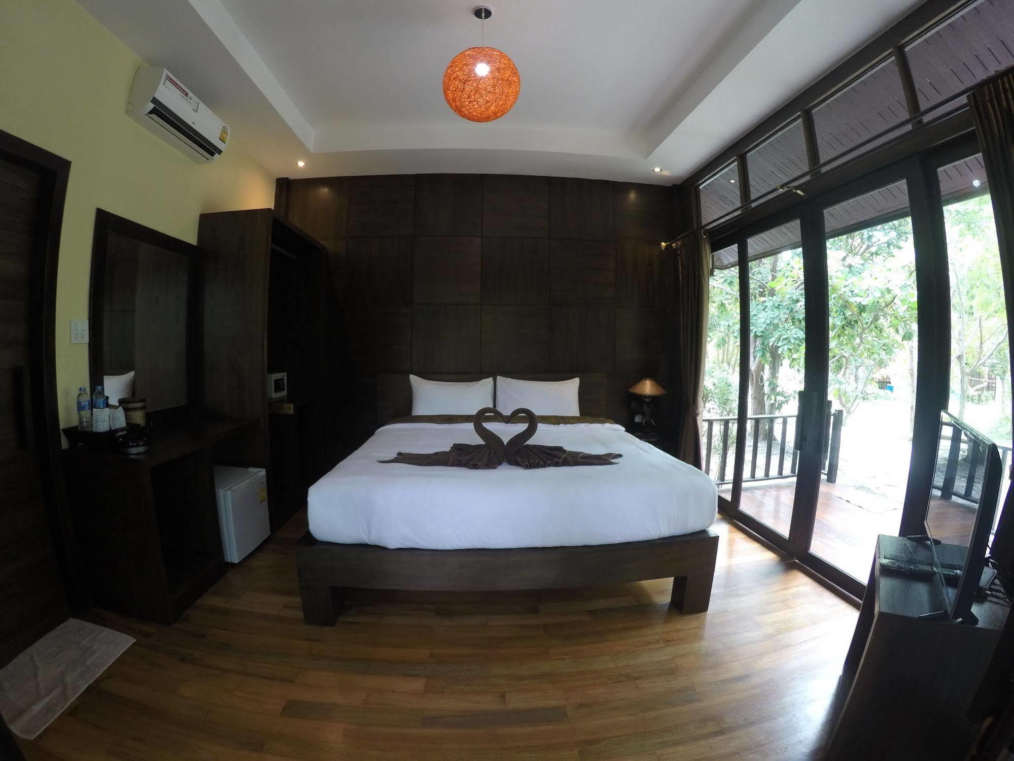 Lipe Sunset Beach Resort Экстерьер фото