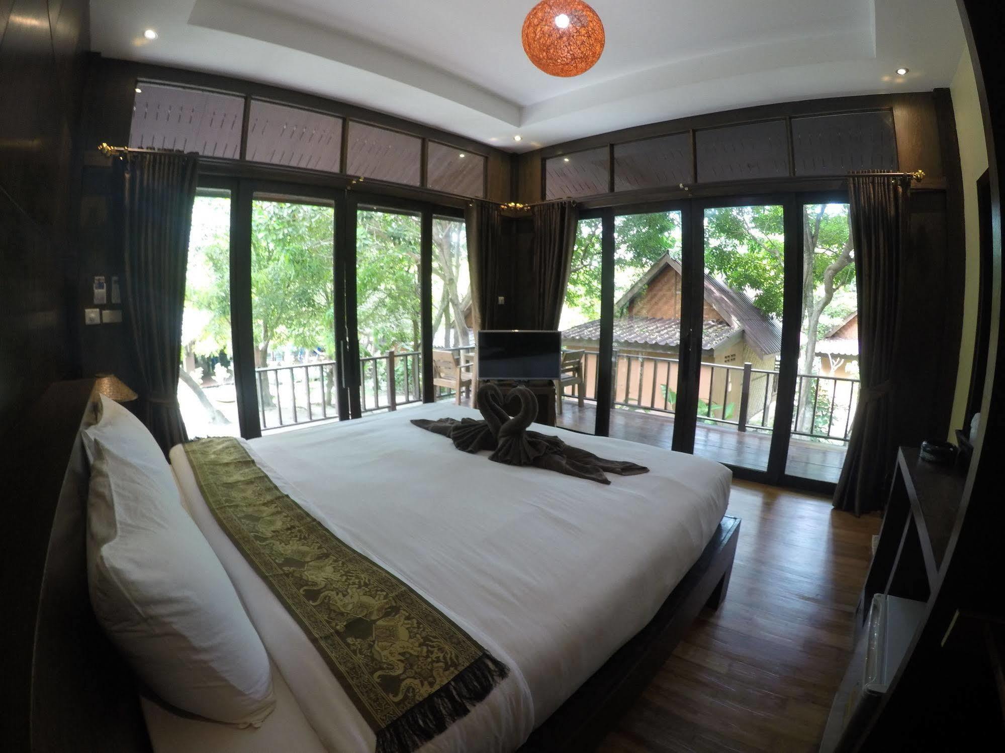 Lipe Sunset Beach Resort Экстерьер фото