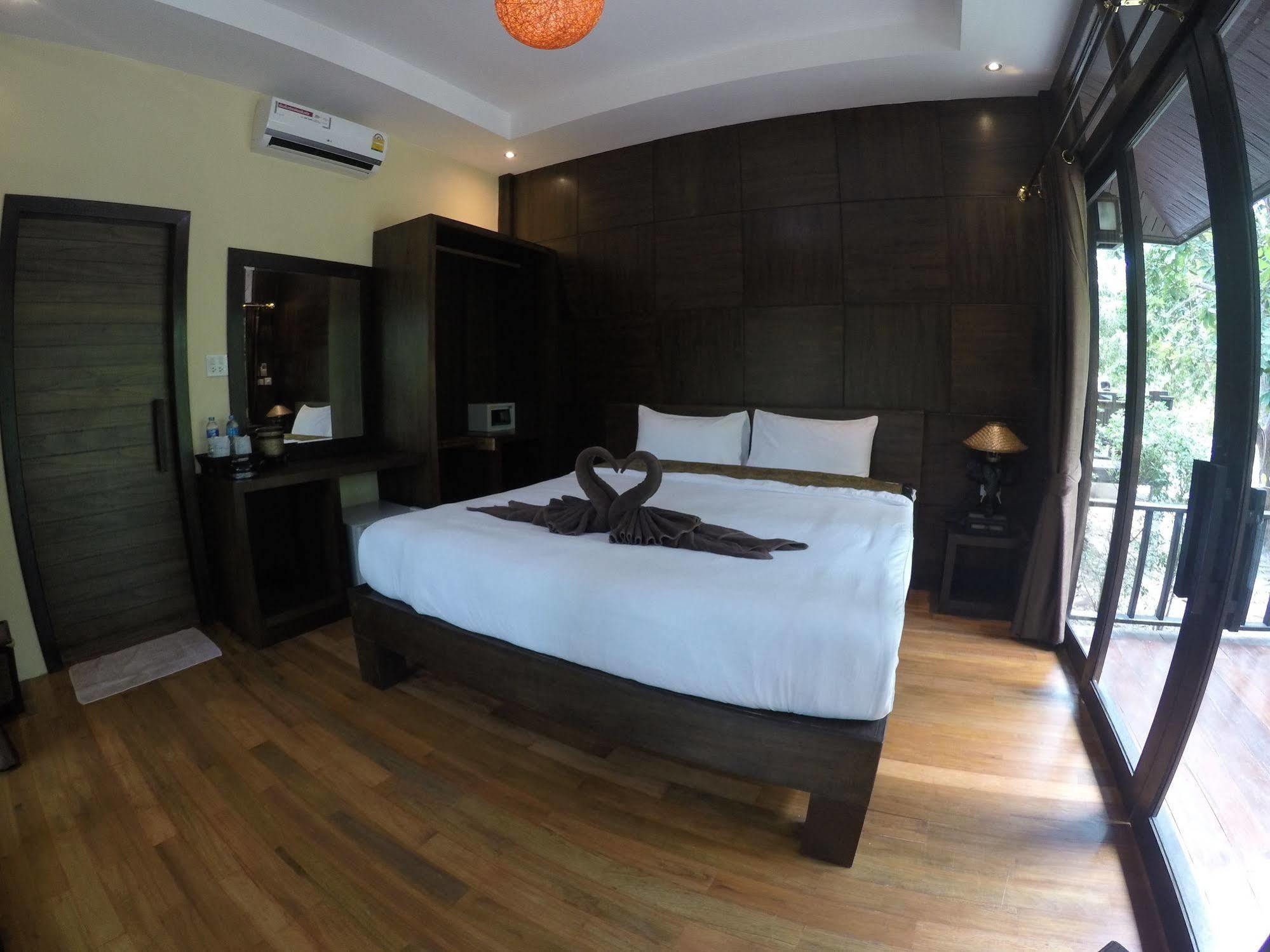 Lipe Sunset Beach Resort Экстерьер фото